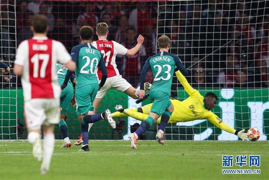 智能眼镜海报设计_监控行业海报设计案例