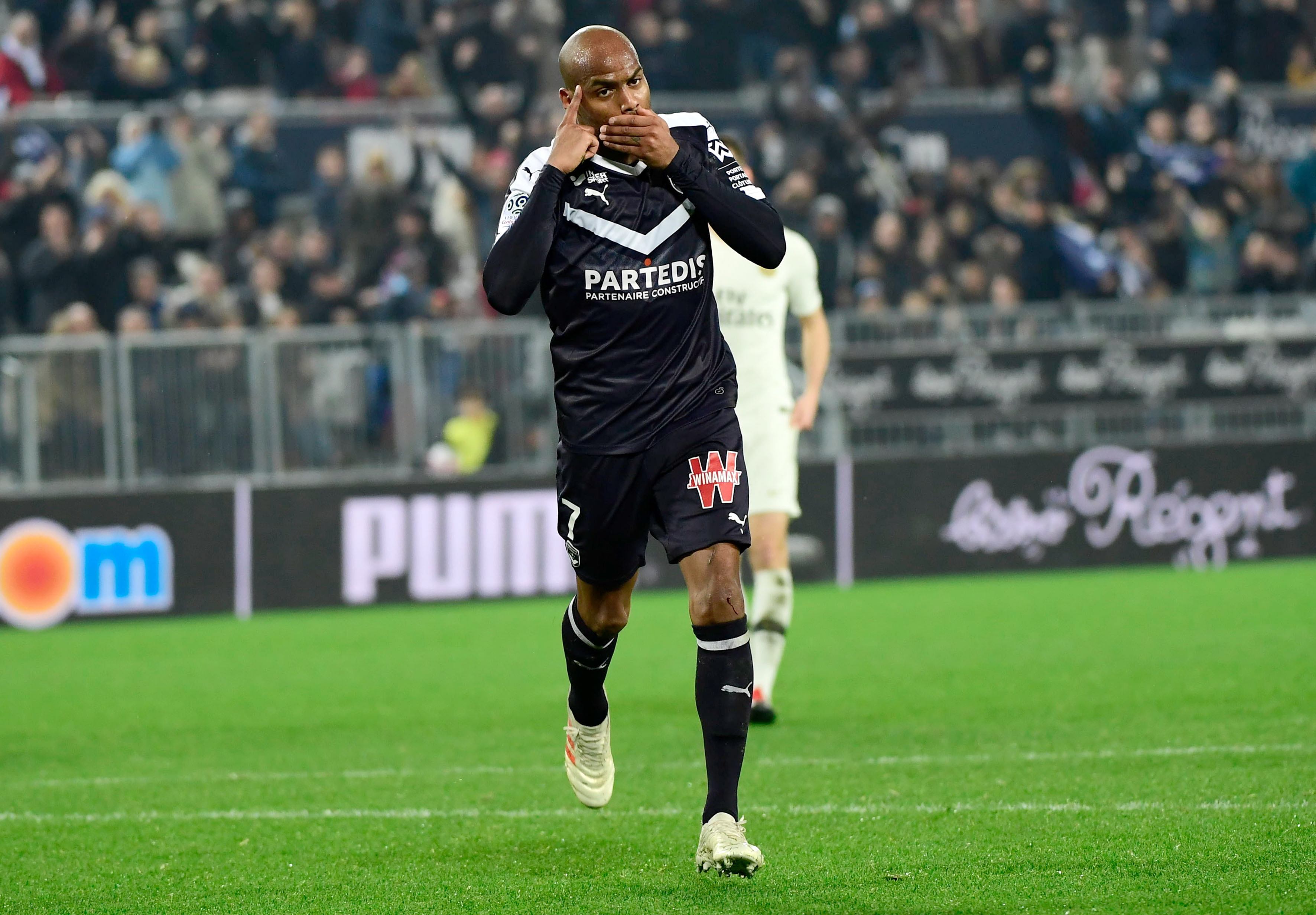 蔚蓝新能源行业标志设计案例